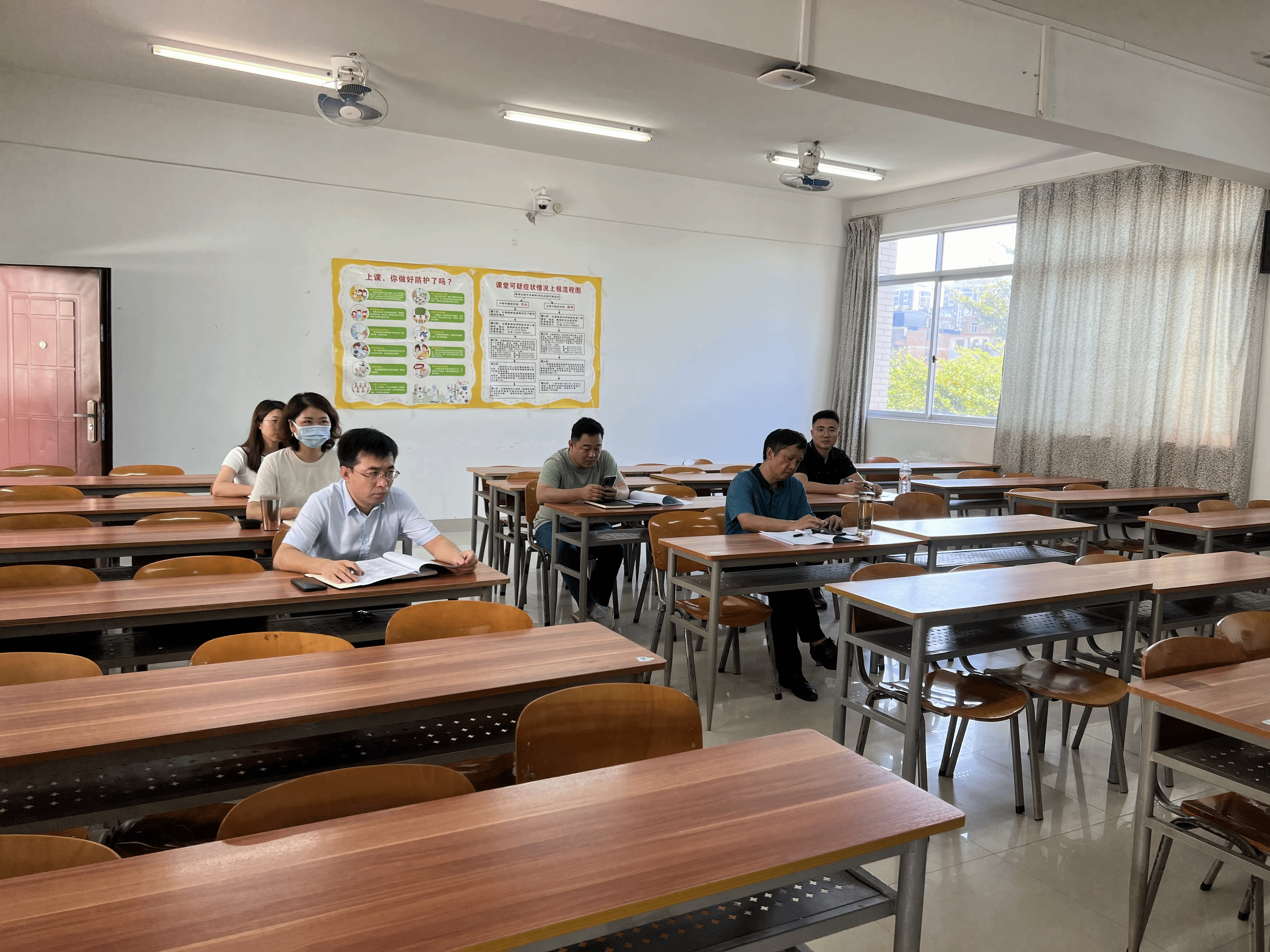 学院领导现场观摩《纳税会计实务》课程